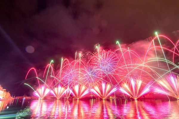 Malta Fireworks Festival 2023 Valletta Front Harbour Spectacle Lighs Colors — Stock Photo, Image