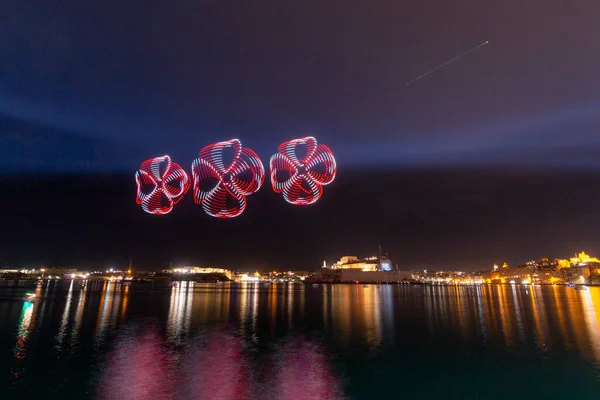 Malta Havai fişek Festivali 2023 Valletta limanında. Işıkların, renklerin ve müziğin bir gösterisi