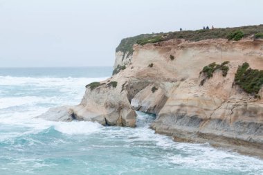 Malta 'yı çevreleyen bir fırtına Akdeniz' i dalgaları yakalamak ve sörf yapmak için mükemmel hale getiriyor.