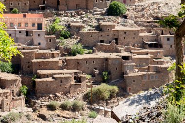 Fas 'taki eski topluluklar dağın ortasında yaşıyor, gelenekleri koruyorlar.