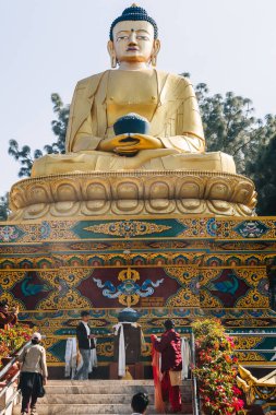 Katmandu Nepal 'deki Buda Parkı ziyaretçileri