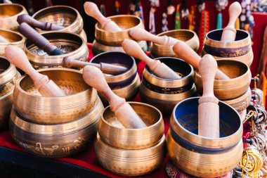 Tibet Meditasyonu Om Mani Padme Hum Barış Kasesi setleri Katmandu Nepal 'de satılık.