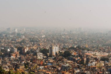 Kathmandu, Sisli bir günde Maymun Tapınağı Katmandu 'dan Nepal' in başkenti. Bulutlu bir gün