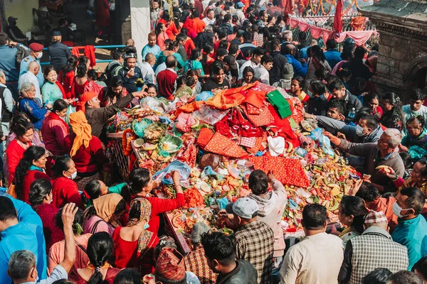 Matatirtha Katmandú Abril 2023 Gente Celebrando Festival Mata Tirtha Aunsi —  Fotos de Stock