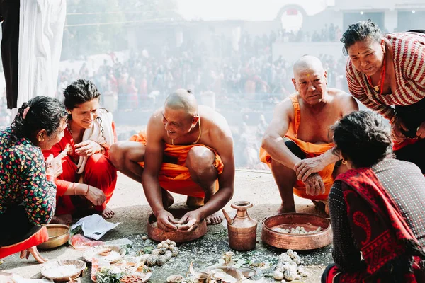 Kathmandu Nepal April 2023 Hindoe Mensen Die Rituelen Uitvoeren Tempel — Stockfoto