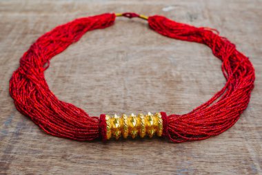 Geleneksel Nepal altın mücevheri