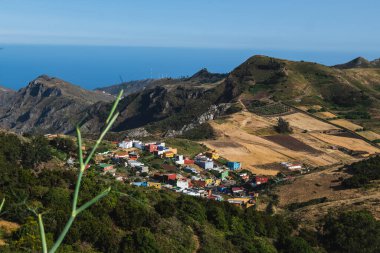 Yazın dağların manzarası