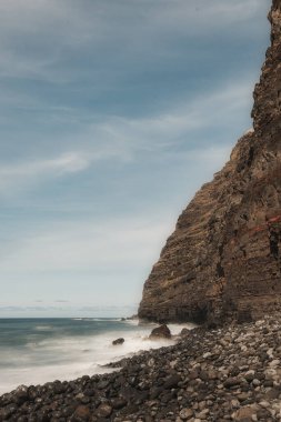 Deniz kıyısının güzel manzarası