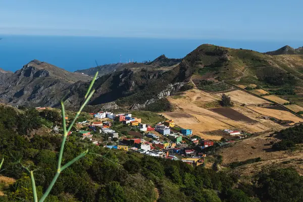 Yazın dağların manzarası