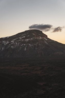 Bulutlu dağlık arazi