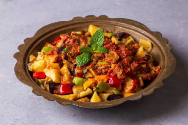 Türk usulü karışık sebze kızartması (Karisik Kizartma)