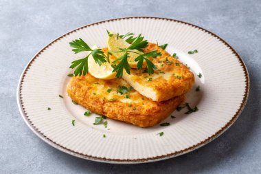 Saganaki, Yunan usulü bir kızarmış peynir lezzetidir..