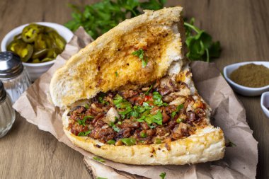 Geleneksel Türk yemeği Kokorec. İzmir Kokorec