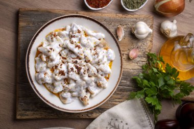 Traditional Turkish cuisine; Turkish ravioli, Turkish name; Manti, ucgen manti