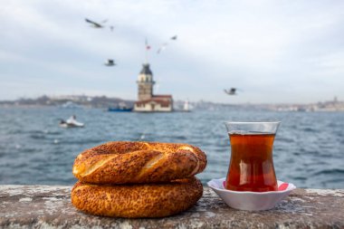 Bakire Kulesi ve Türk simitli Türk simidi, İstanbul / Türkiye