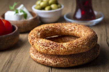 Simit adında bir Türk fast food simidi. Susamlı Türk simidi Simit. Simit geleneksel Türk pastanesidir. Türkçe isim; simit - hayat
