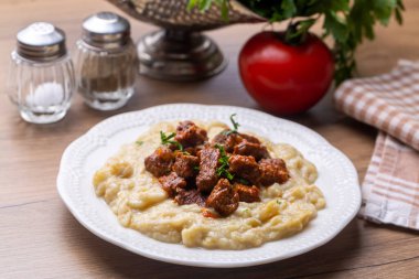 Hunkar Begendi 'nin Patlıcan ve Etten yaptığı Türk Yemeği.