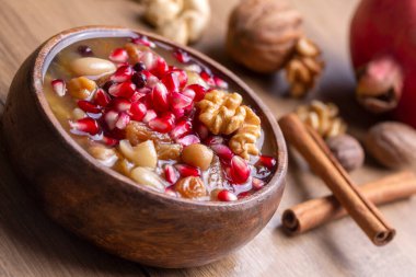 Geleneksel lezzetli Türk tatlıları; Ashura (Emin)