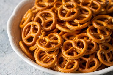 Mini çıtır krakerler, yemek konsepti fotoğrafı..