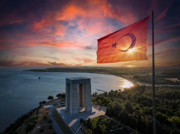 Çanakkale - Türkiye, Gelibolu yarımadası, Birinci Dünya Savaşı sırasında Çanakkale ve deniz çatışmalarının yaşandığı yer. Şehitler Anıtı ve Anzak Koyu. Gün batımında İHA ile fotoğraf çekimi.