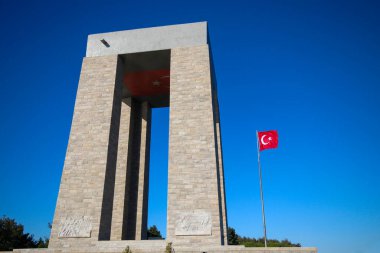 Çanakkale Şehitleri Anma askeri mezarlıktır Gelibolu'da savaş katılan Türk askerleri hakkında hizmet anısına bir savaş anıtı.