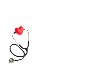 Stetoskop kopya alanı en iyi manzaralı beyaz arka plan üzerinde