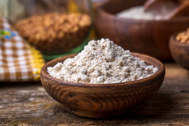 Pudra mahleb veya mahaleb hamur işlerinde tat vermek için kullanılan baharat türü