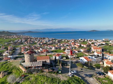 Türkiye 'nin Cunda adasında eski yel değirmeni