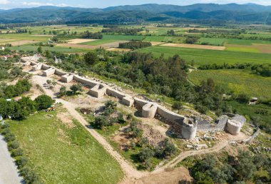 Idyma Kalesi. Türkiye 'nin Mugla ilçesine bağlı Gokova köyüne bakın. Akyaka Kalesi.