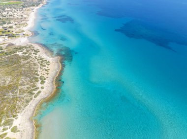 Cesme Akkum plajı ve Türkiye 'de bir körfez, hava aracıyla. Türkçe adı: Cesme Akkum Plaji