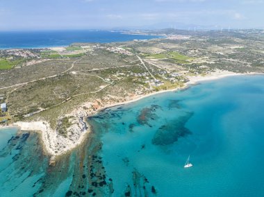 Cesme Akkum plajı ve Türkiye 'de bir körfez, hava aracıyla. Türkçe adı: Cesme Akkum Plaji