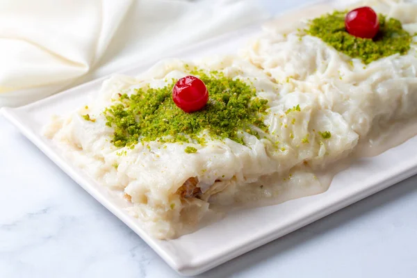 Traditionelles Türkisches Ramadan Dessert Gullac — Stockfoto