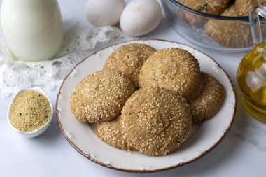 Kombe adında kurabiye kalıplarından yapılmış kurabiyeler. Antakya 'nın geleneksel yerel yemekleri.