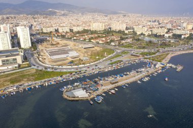 Mavisehir - İzmir - Türkiye, 10 Mart 2021, Mavisehir Balıkçılık Barınağı üst görüşü, İHA saldırısı (Mavisehir Balikci Barinagi)