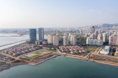 Mavisehir - İzmir - Türkiye, 10 Mart 2021, Mavisehir Balıkçılık Barınağı üst görüşü, İHA saldırısı (Mavisehir Balikci Barinagi)