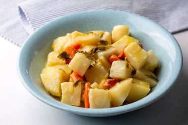 Türk zeytinyağı gıdaları; kereviz (Türkçe adı; Zeytinyagli kereviz)