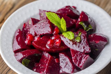 Geleneksel Türk aperatifleri; Kırmızı pancar salatası (Türkçe adı; Pancar salatasi mezesi)