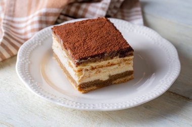 Geleneksel lezzetli İtalyan tatlısı; tiramisu.