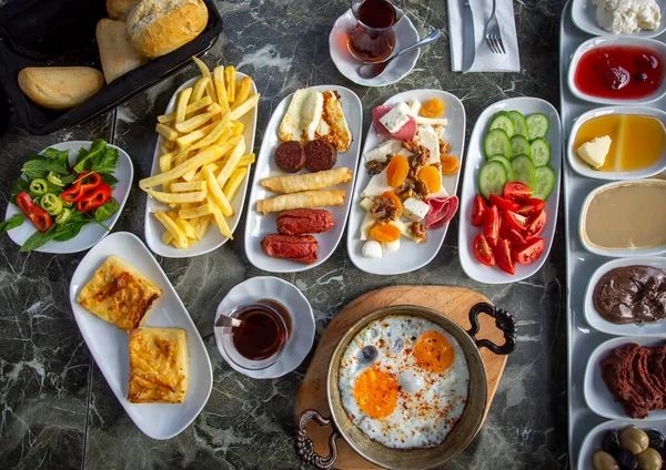 Geleneksel Lezzetli Türk Kahvaltısı Yemek Konsepti Fotoğrafı — Stok fotoğraf
