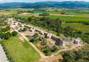 Idyma Kalesi. Türkiye 'nin Mugla ilçesine bağlı Gokova köyüne bakın. Akyaka Kalesi.