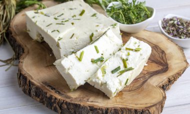 Van Turkey 'den Herbed Cheese. Türkçe adı: Van Otlu Peynir