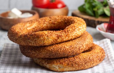 Simit adında bir Türk fast food simidi. Susamlı Türk simidi Simit. Simit geleneksel Türk pastanesidir. Türkçe isim; simit - hayat