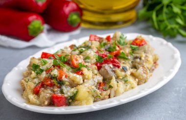 Türk usulü patlıcan aperatifi, patlıcan salatası, kızarmış patlıcan salatası, Türk adı; Patlican salatası, babaganus