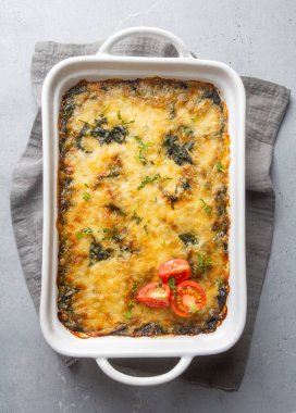 Peynirli fırında ıspanak ve leziz İtalyan yemekleri. Ispanak graten..