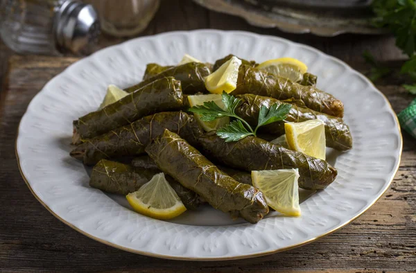 Traditionele Heerlijke Turkse Voedingsmiddelen Gevulde Bladeren Yaprak Sarmasi — Stockfoto