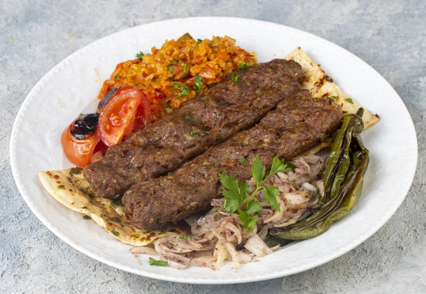 Makanan Turki Yang Lezat Secara Tradisional Adana Kebab — Stok Foto
