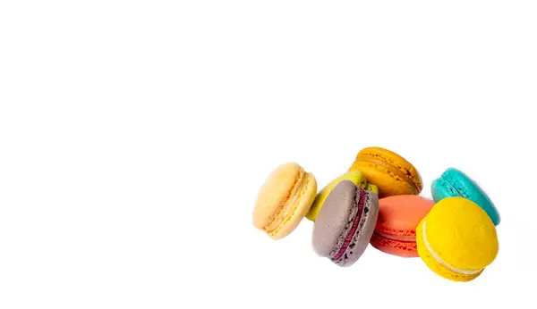 Bolos Macaroon Coloridos Pequenos Queques Franceses Macarons Coloridos Fundo Branco — Fotografia de Stock