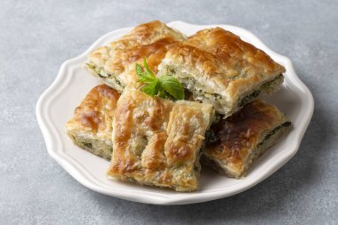 Yunan mutfağı; Ispanaklı tart veya Ispanaklı Turta