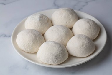 Kurut peyniri. Koyun, keçi ya da inek sütünden yapılan geleneksel Asya peyniri. Türkiye 'nin Van kentinde yerel kurutulmuş yoğurt