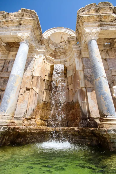 ブルドゥル トルコで Sagalassos のアントニヌス ピウス泉 — ストック写真